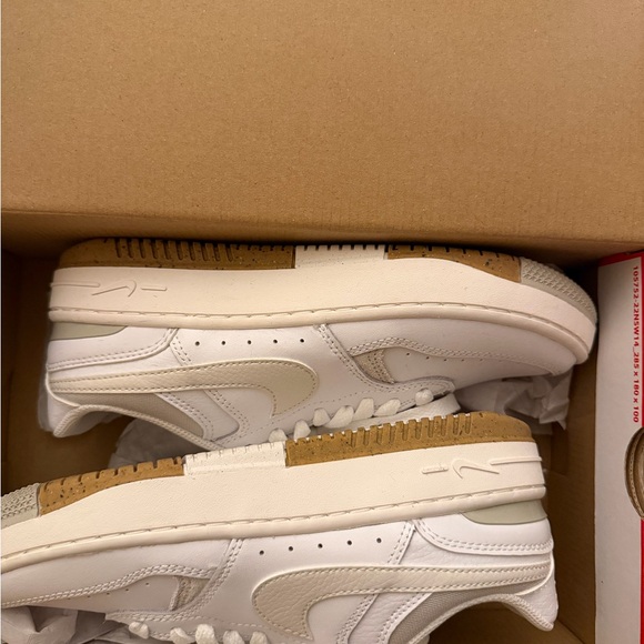 Nike Women's Gamma sneakers - Picture 2 of 4